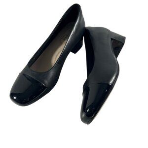 Clarks Size 7M Marilyn Sara Black Patent Leather Cap Toe Pumps Slip On Comfort